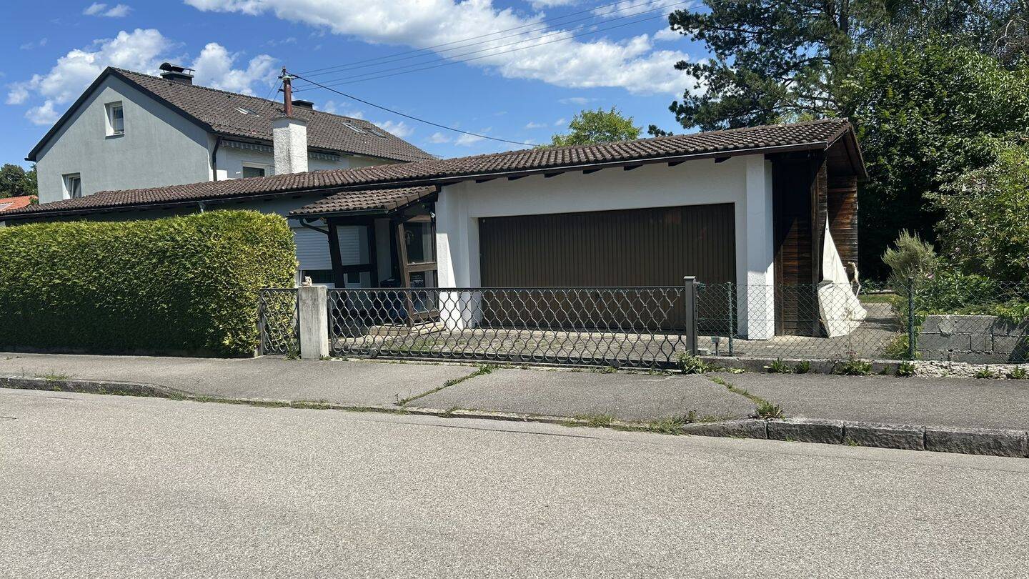Charmante Doppelhaushälfte mit großem Garten und Wintergarten in Freilassing, 83395 Freilassing