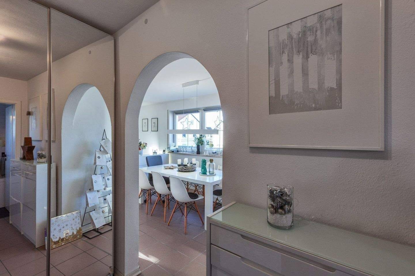 FBC – Offen und lichtbetont: Stilvolle Maisonette mit zwei Süd-West-Loggien in ruhiger Lage, 82140 Olching