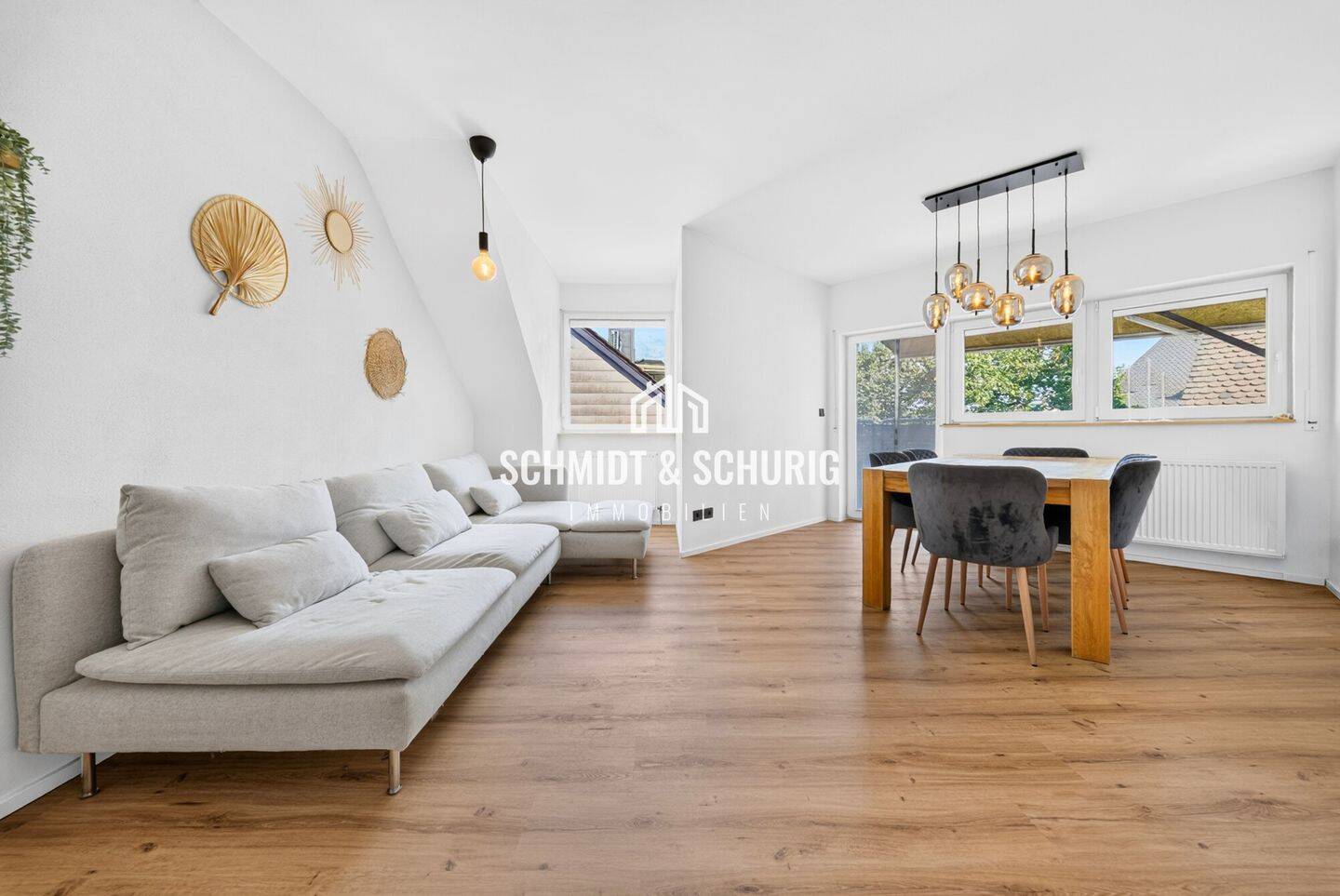 Zentrale und moderne Dachgeschosswohnung in Bretten, 75015 Bretten