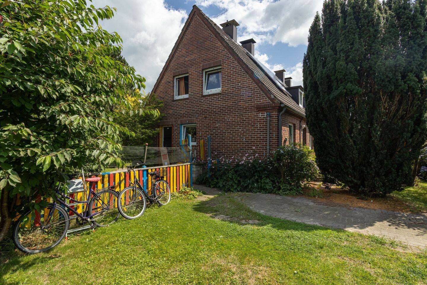Endlich Garten: Halbes Haus auf 839 m² in begehrter Lage von Tornesch, 25436 Groß Nordende