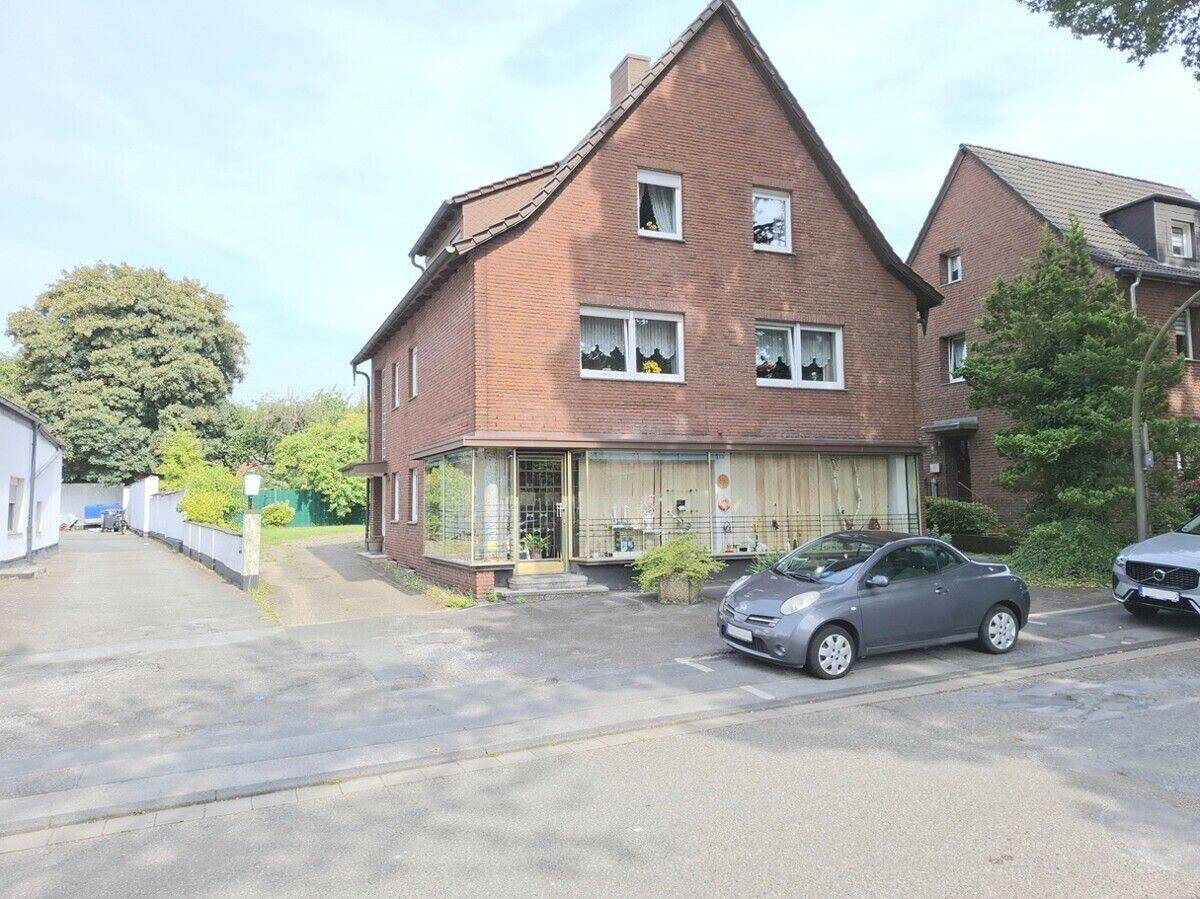 Marl-Sinsen! Mehrfamilienhaus mit Potenzial in zentraler, bahnhofsnaher Lage., 45770 Marl
