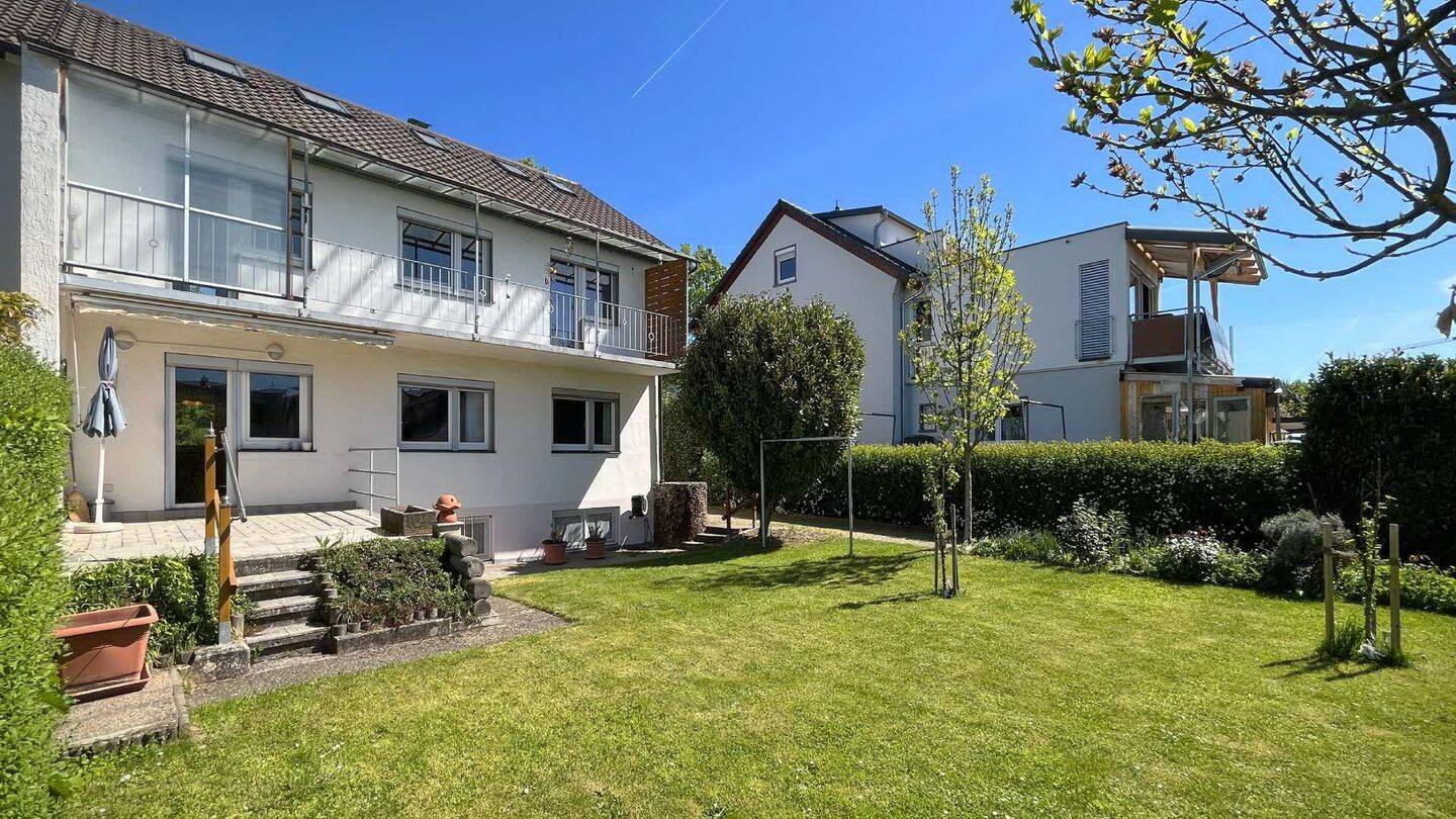 Zweifamilienhaus mit großem Grundstück und viel Potenzial, 79114 Freiburg im Breisgau (Betzenhausen Haslach Sankt Georgen Stühlinger Weingarten)