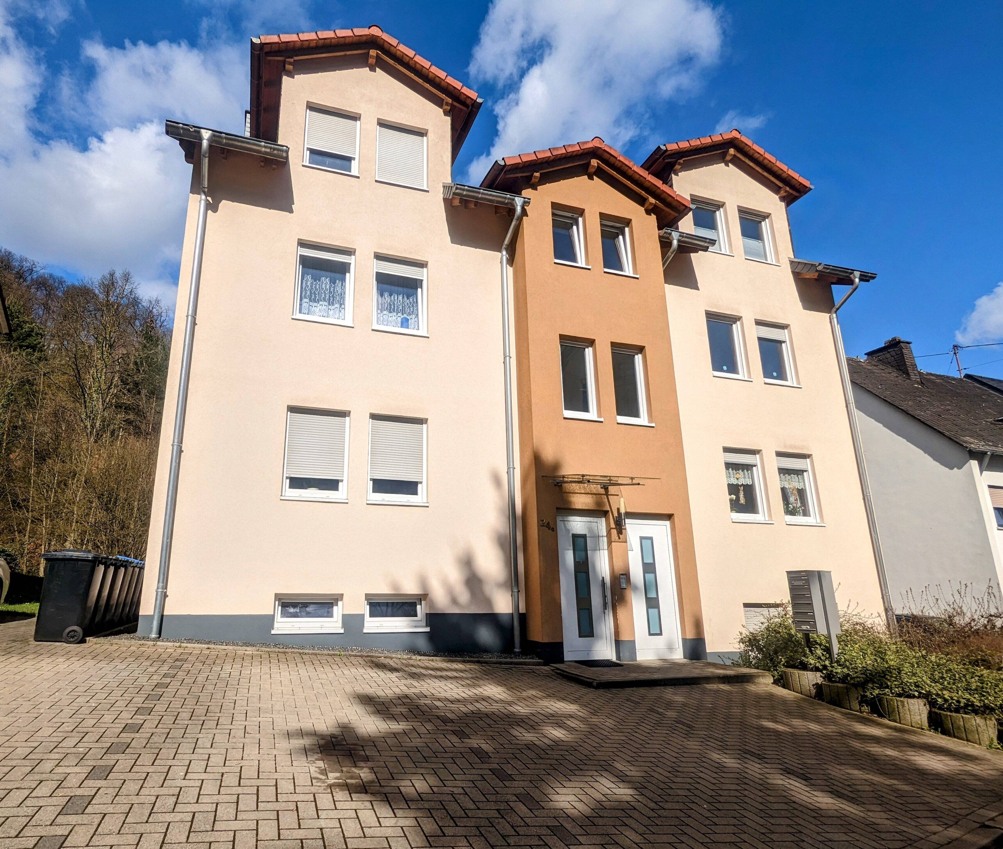 Hochwertiges, freistehendes Mehrfamilienhaus (Baujahr 2012) in Stadtteil Trier / Ehrang zu verkaufen / Grenznah zu Luxemburg / Nähe Waldrand, 54293 Trier