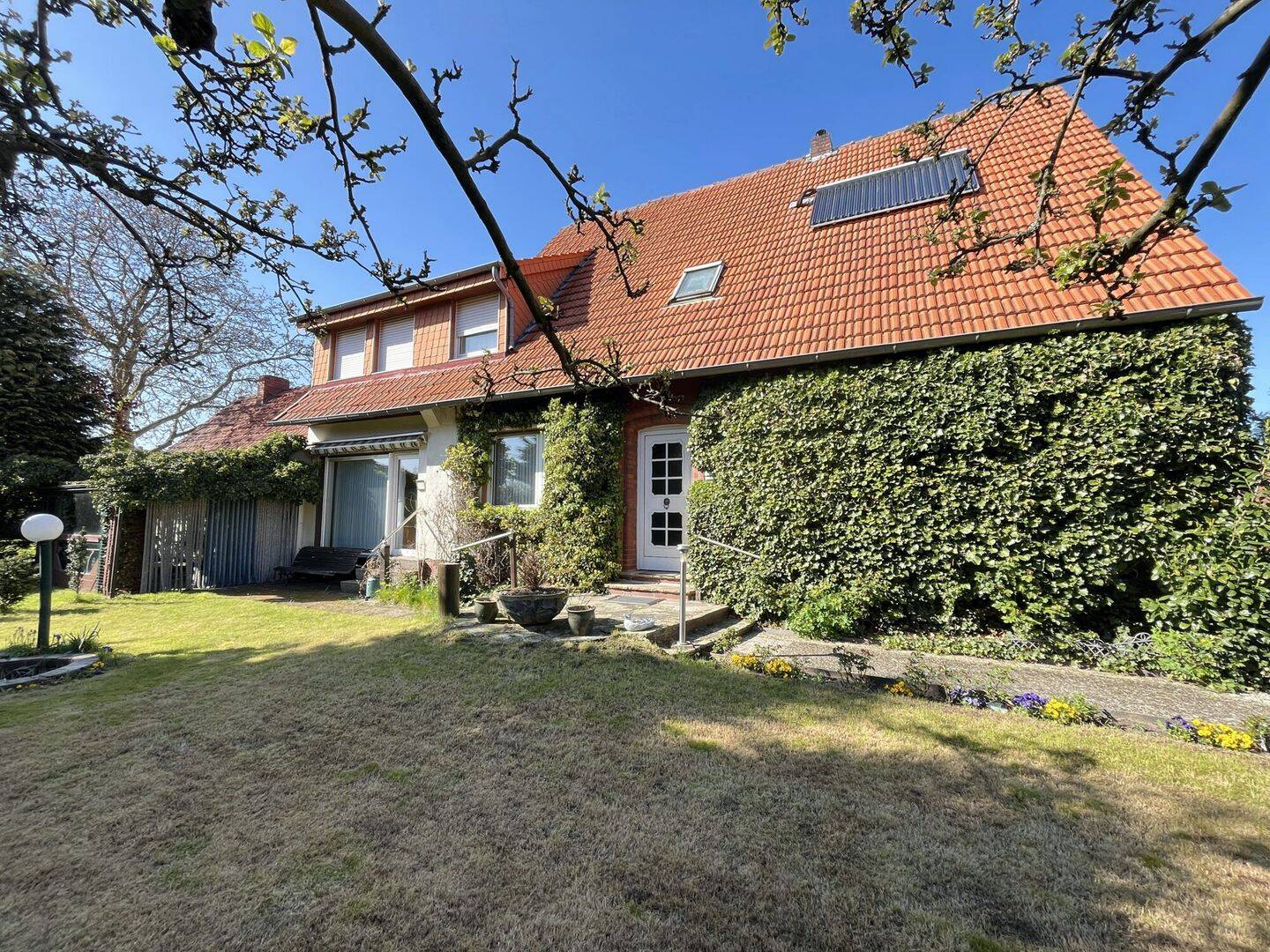 Verleihen Sie dieser Immobilie neuen Glanz! – Zweifamilienhaus in Recke, 49509 Recke