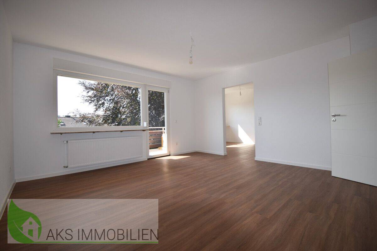 3,5-Zimmer-Erdgeschosswohnung mit Terrasse, Freisitz und Balkon, 75210 Keltern