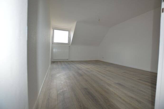 Sanierte DG-Wohnung in Düsseldorf, Oberrath, 40472 Düsseldorf (Hubbelrath Lichtenbroich Rath Unterrath)