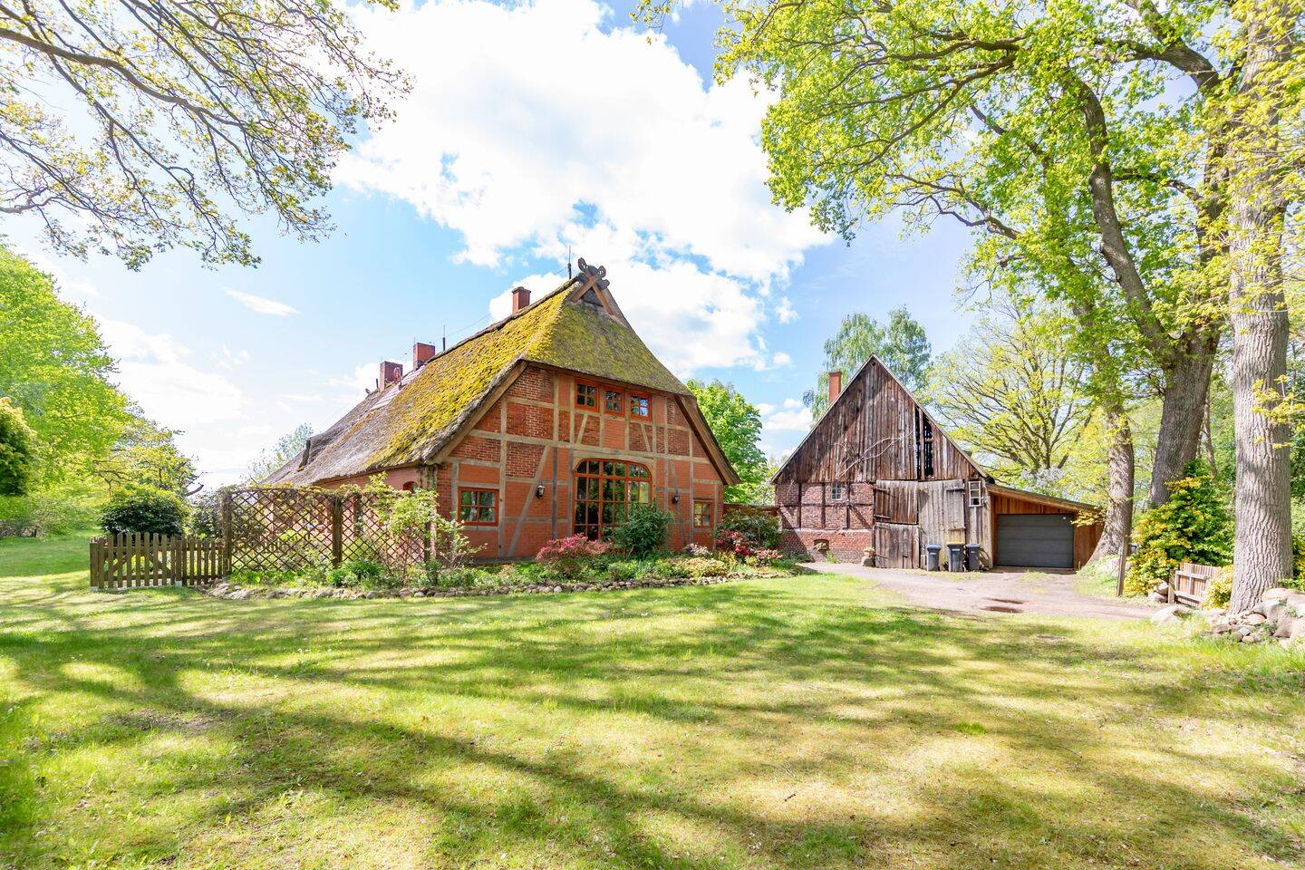 Reetdachdoppelhaus mit Geschichte, großem Garten und Gestaltungspotenzial, 21449 Radbruch