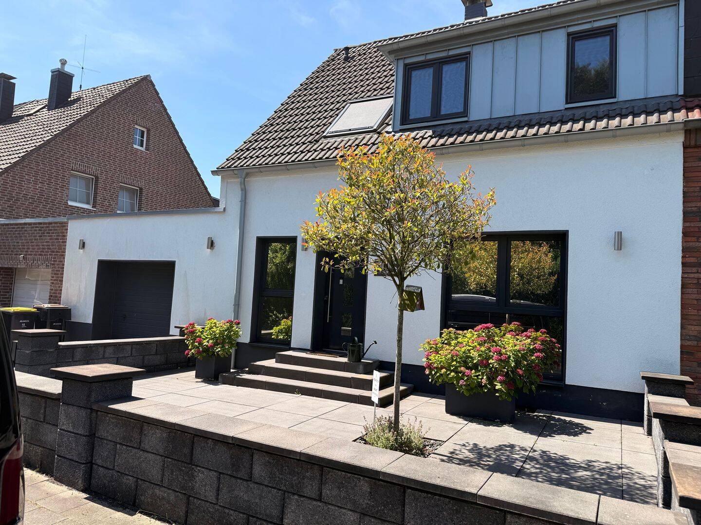 VON PRIVAT – Exklusiv modernisierte Doppelhaushälfte auf 600 m² Südgrundstück in Düsseldorf-Heerdt, 40549 Düsseldorf (Heerdt Oberkassel)