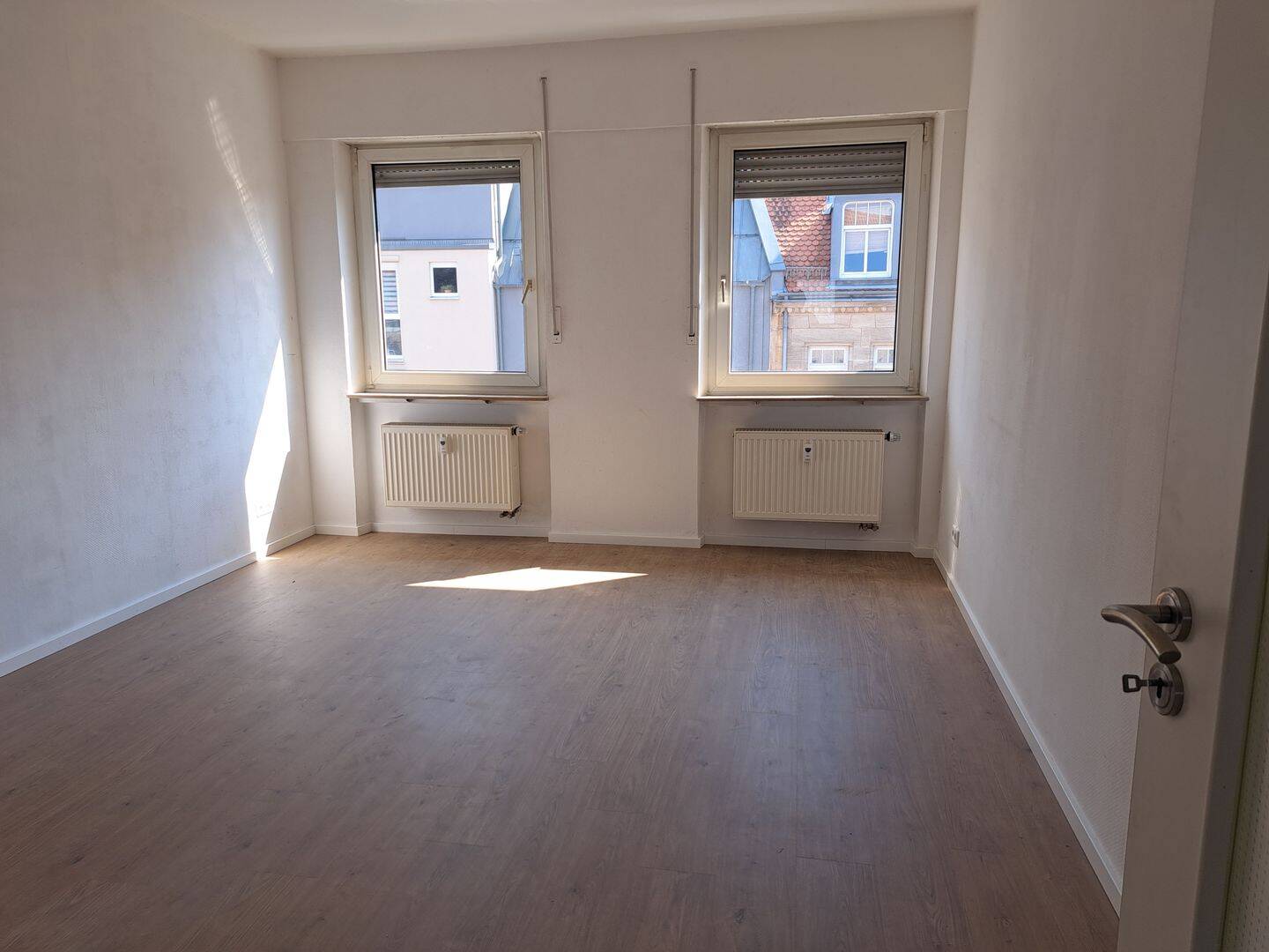Topp moderne 2-Zimmer-Wohnung in sehr gepflegten Haus Fürth-Süd, 90762 Fürth (Innenstadt)