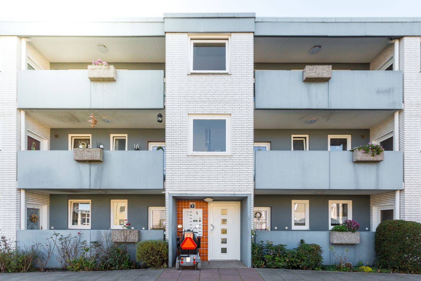 2-Zimmer-Wohnung in der Hochparterre mit Balkon und Badewanne!, 27578 Bremerhaven (Lehe Leherheide)