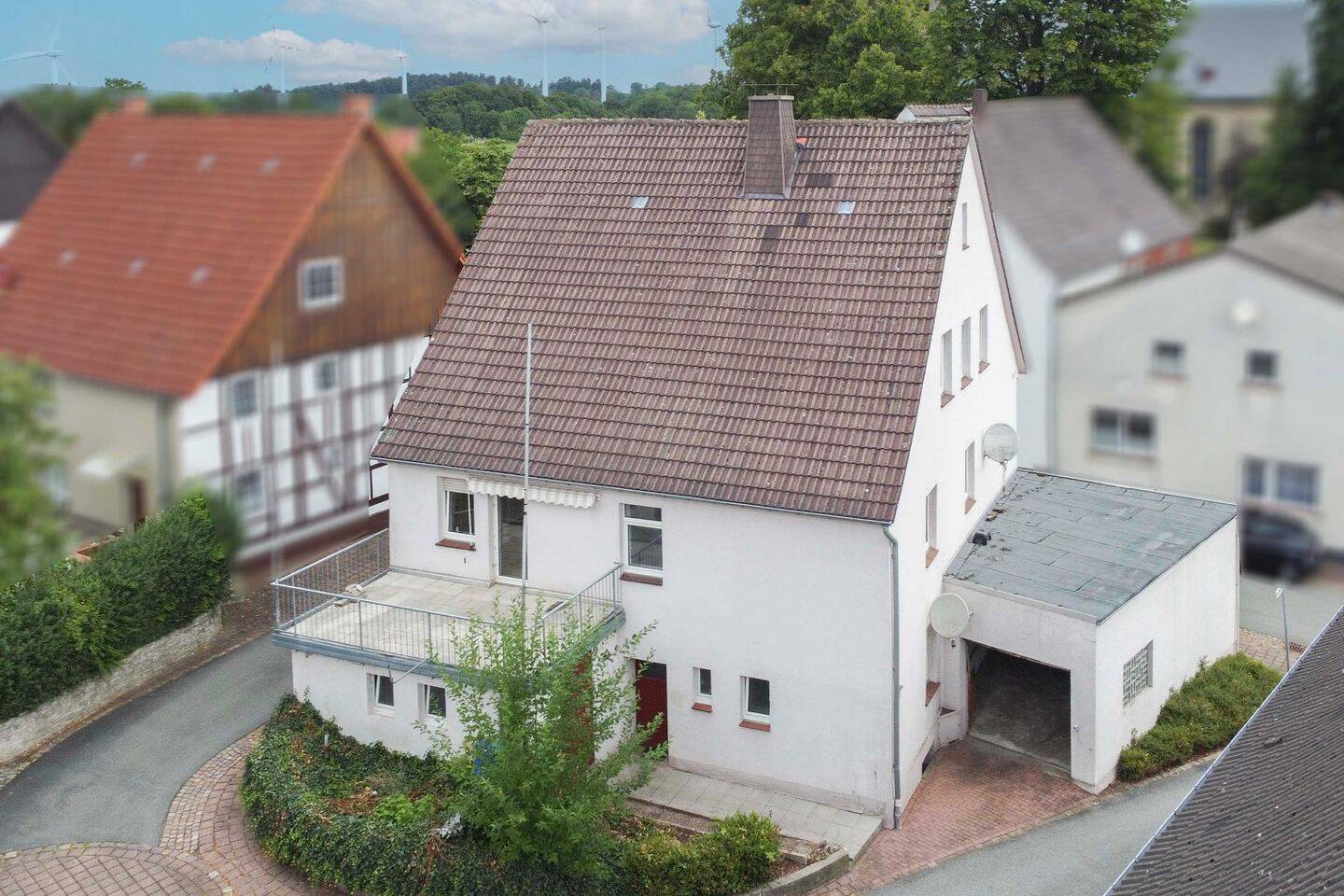 Viel Platz für Ihre Ideen – bezugsfreies Mehrfamilienhaus in Bad Driburg-Pömbsen, 33014 Bad Driburg
