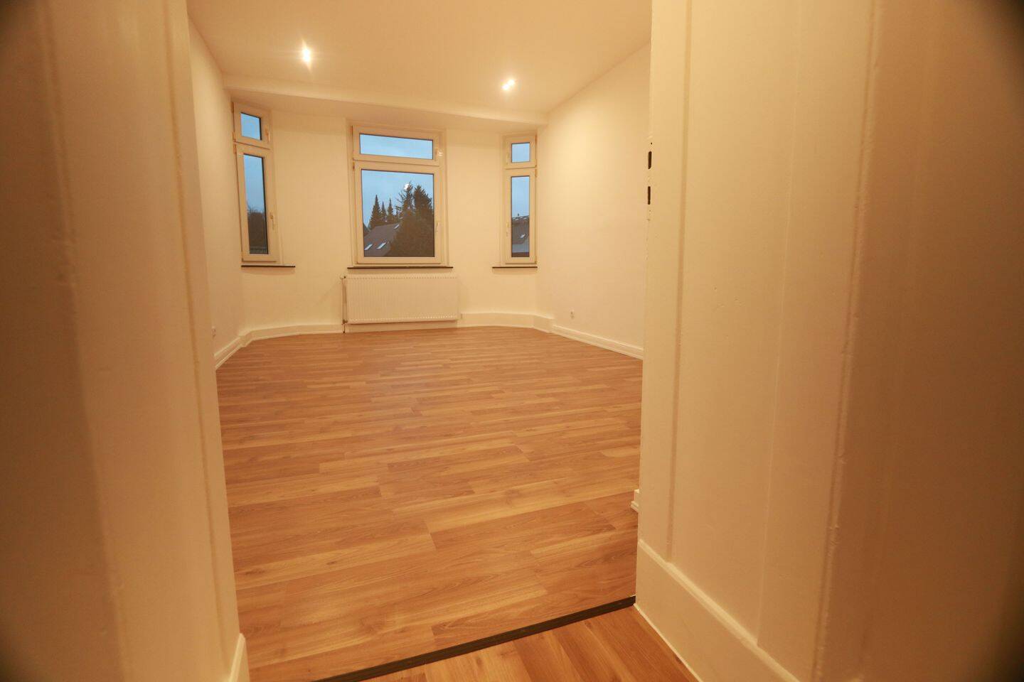 Altbauwohnung 4 Zimmer mit kleinem Garten, 42655 Solingen (Höhscheid Merscheid Solingen-Mitte Wald)