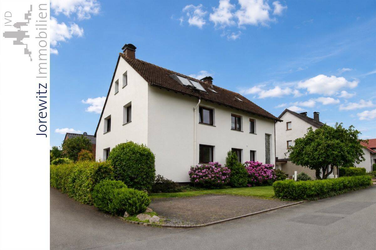 Bielefeld-Ubbedissen: Sonnige 3 Zimmer-Dachgeschosswohnung mit Einbauküche, 33699 Bielefeld (Gräfinghagen Hillegossen Lämershagen Ubbedissen)