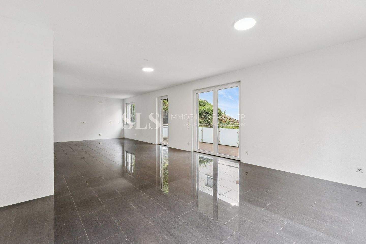 Repräsentative Eigentumswohnung mit Balkon, Terrasse und Tiefgarage direkt am Rosengarten, 45657 Recklinghausen
