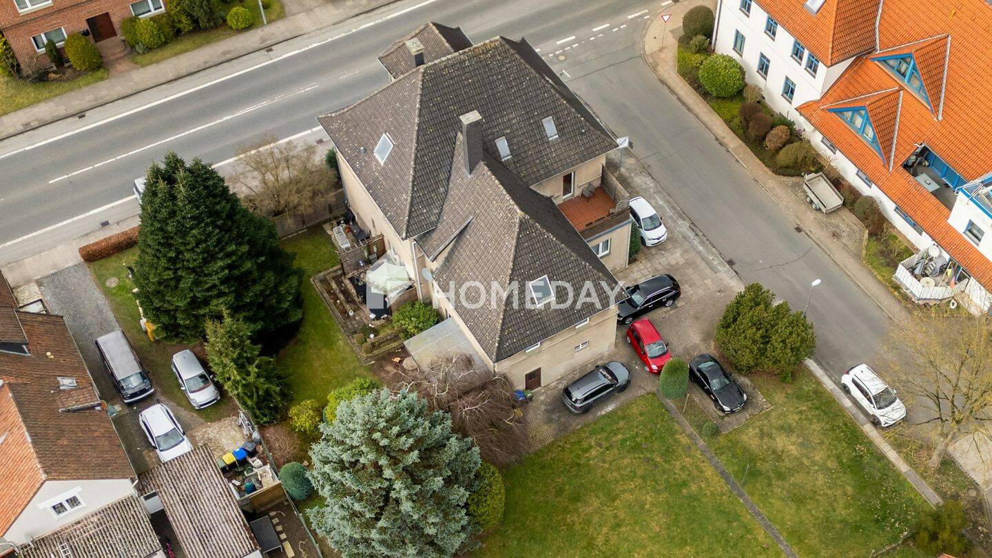 Charaktervolles Dreifamilienhaus auf 1.239 m² Grundstück mit zusätzlicher Bebauungsoption, 32107 Bad Salzuflen