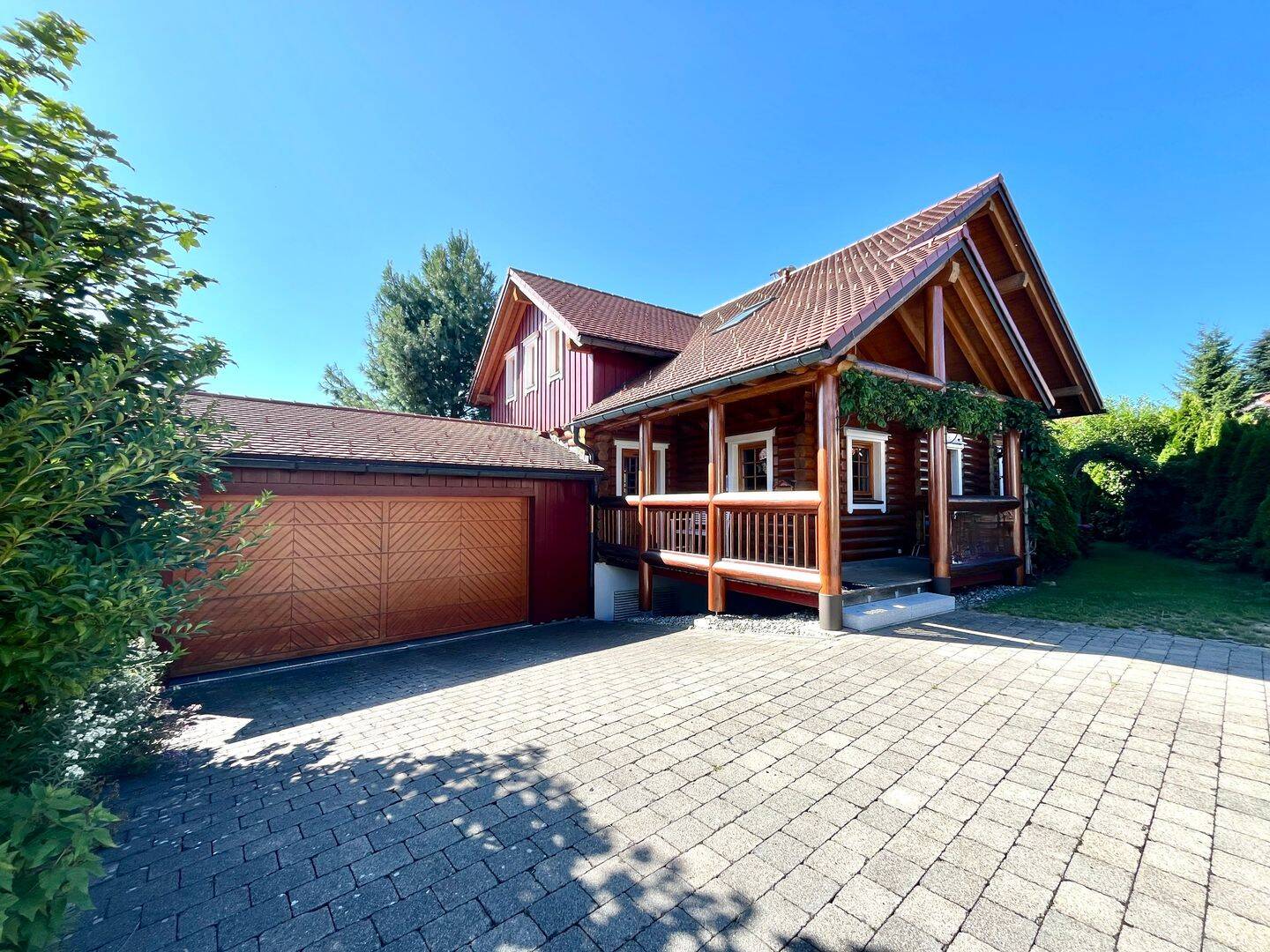 Rarität – massives Allgäuer Blockbohlenhaus unterkellert – WF 234 qm – 8 Räume ruhige Lage mit Büro / ELW, 88179 Oberreute