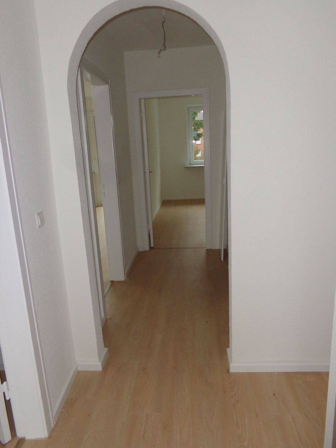 HH-Farmsen 4- Zimmer-Wohnung mit Balkon !! Bitte unsere Fragen beachten !!, 22159 Hamburg (Wandsbek Bramfeld Farmsen-Berne Sasel Tonndorf)