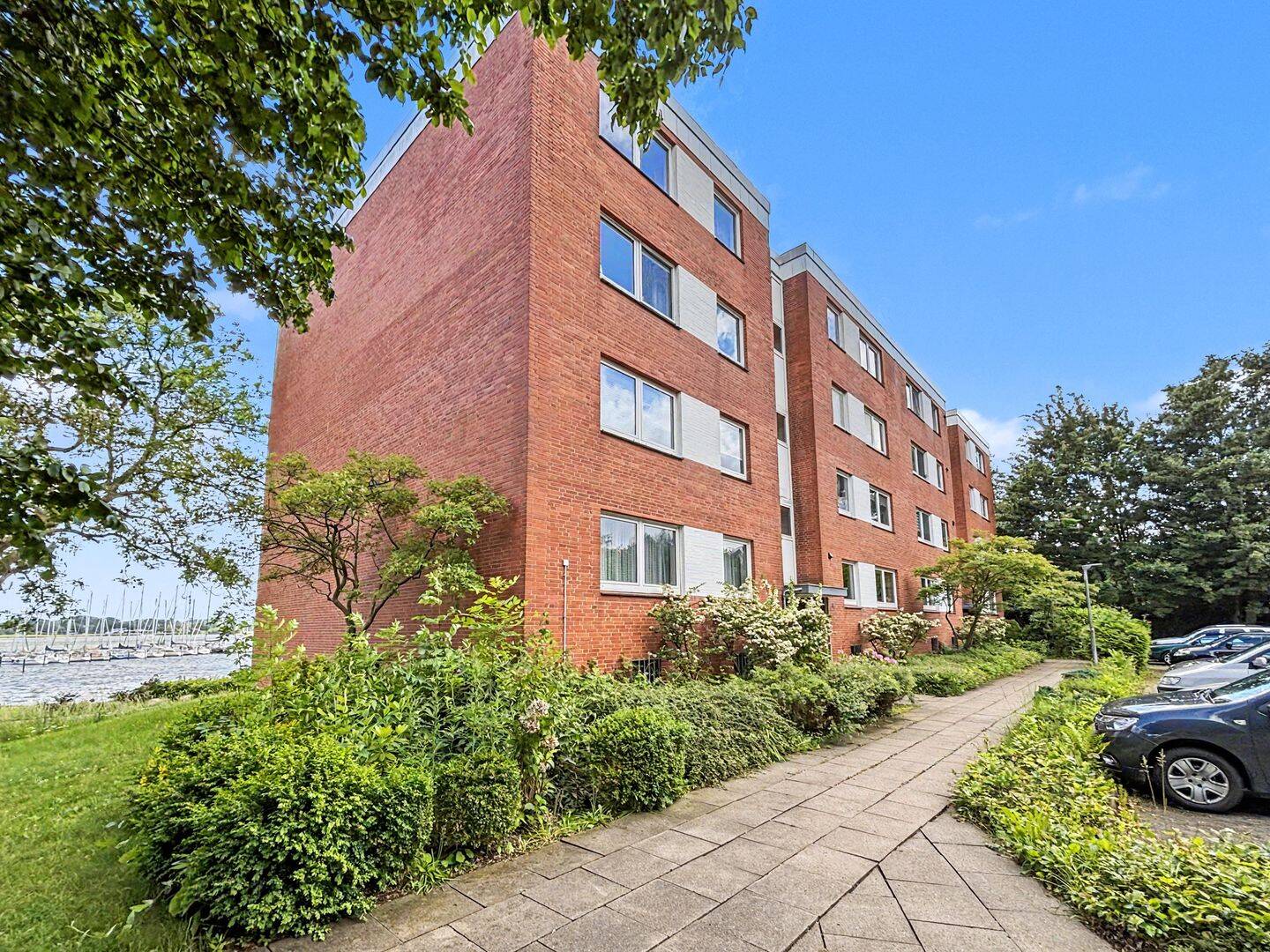 Traumhafter Schleiblick in erster Reihe – Modernisierte 2-Zimmer-Wohnung mit Südbalkon in Schleswig, 24837 Schleswig