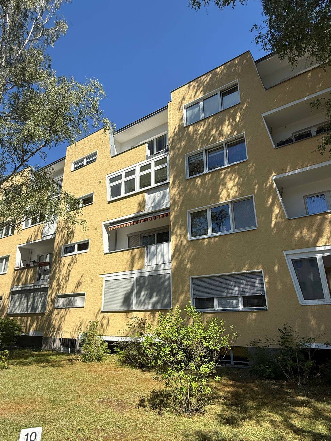 Bezugsfreie 2 Zimmer mit West-Balkon in grüner Lage mit intelligentem Grundriss I Sanierungsbedarf, 13587 Berlin (Spandau Hakenfelde Kolonie Wannseeaten Siedl. Wohnsiedlung Hakenfelde)
