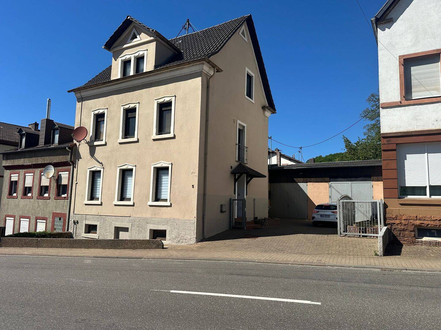2 Familienhaus mit Großer Werkstatt / Garagen / Perfekt für Autoschrauber, 66693 Mettlach