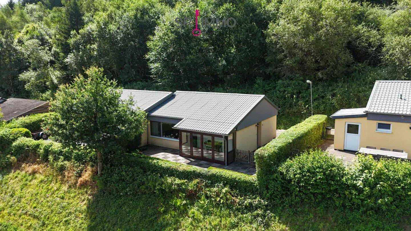 Ferienhaus mit Panoramablick im Campingpark Waxweiler, 54649 Waxweiler