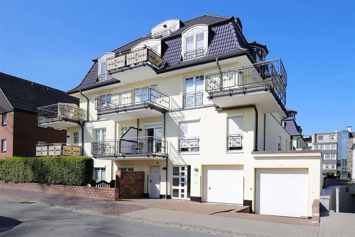 Westerland: 2-Zimmer-Penthouse mit Garage in strandnaher Lage, 25980 Sylt