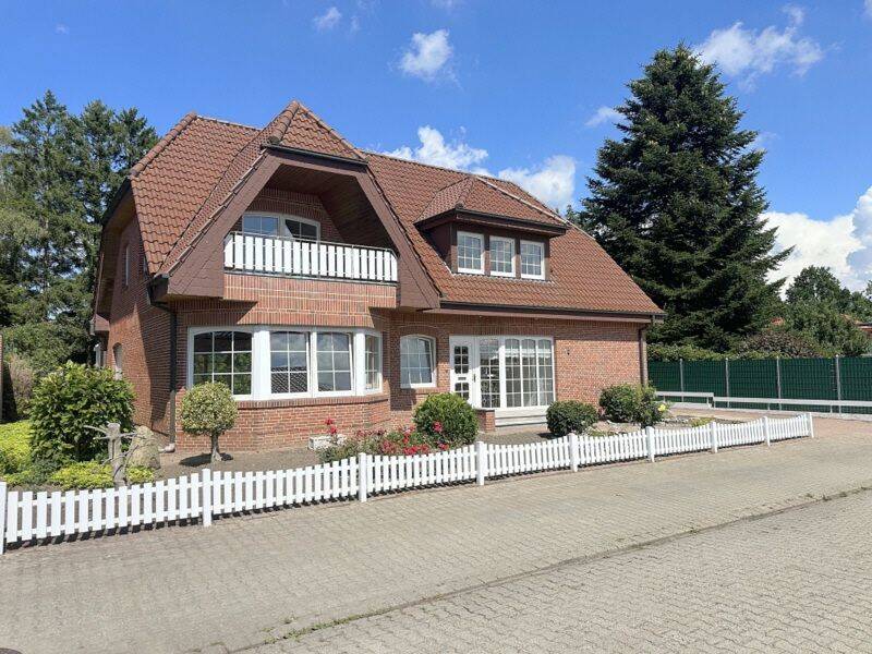 Großzügiges Einfamilienhaus mit Garage, Vollkeller & Wintergarten in Haren-Emmeln, 49733 Haren (Ems)