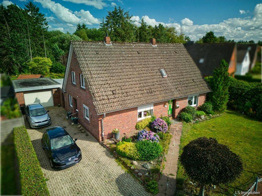 Sanierungsbedürftiges Einfamilienhaus mit Garage in ruhiger Siedlungslage, 26160 Bad Zwischenahn