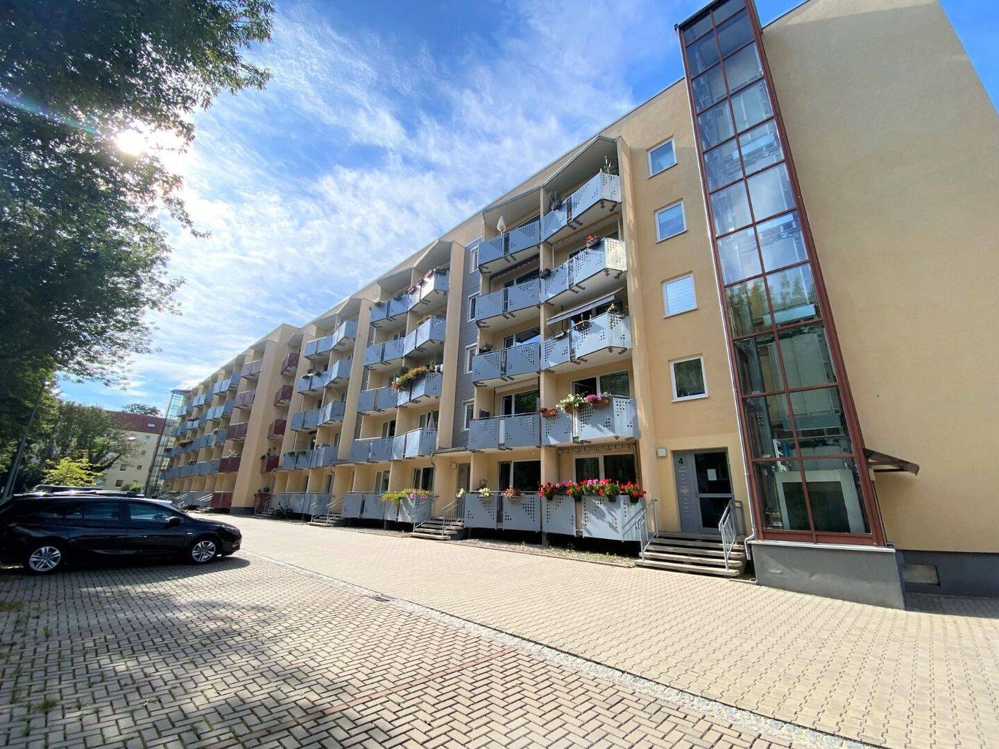 Moderne 2-Zimmer-Wohnung mit zwei Balkonen in Erfurt, 99089 Erfurt (Altstadt Andreasvorstadt Berliner Platz Ilversgehofen Rieth)