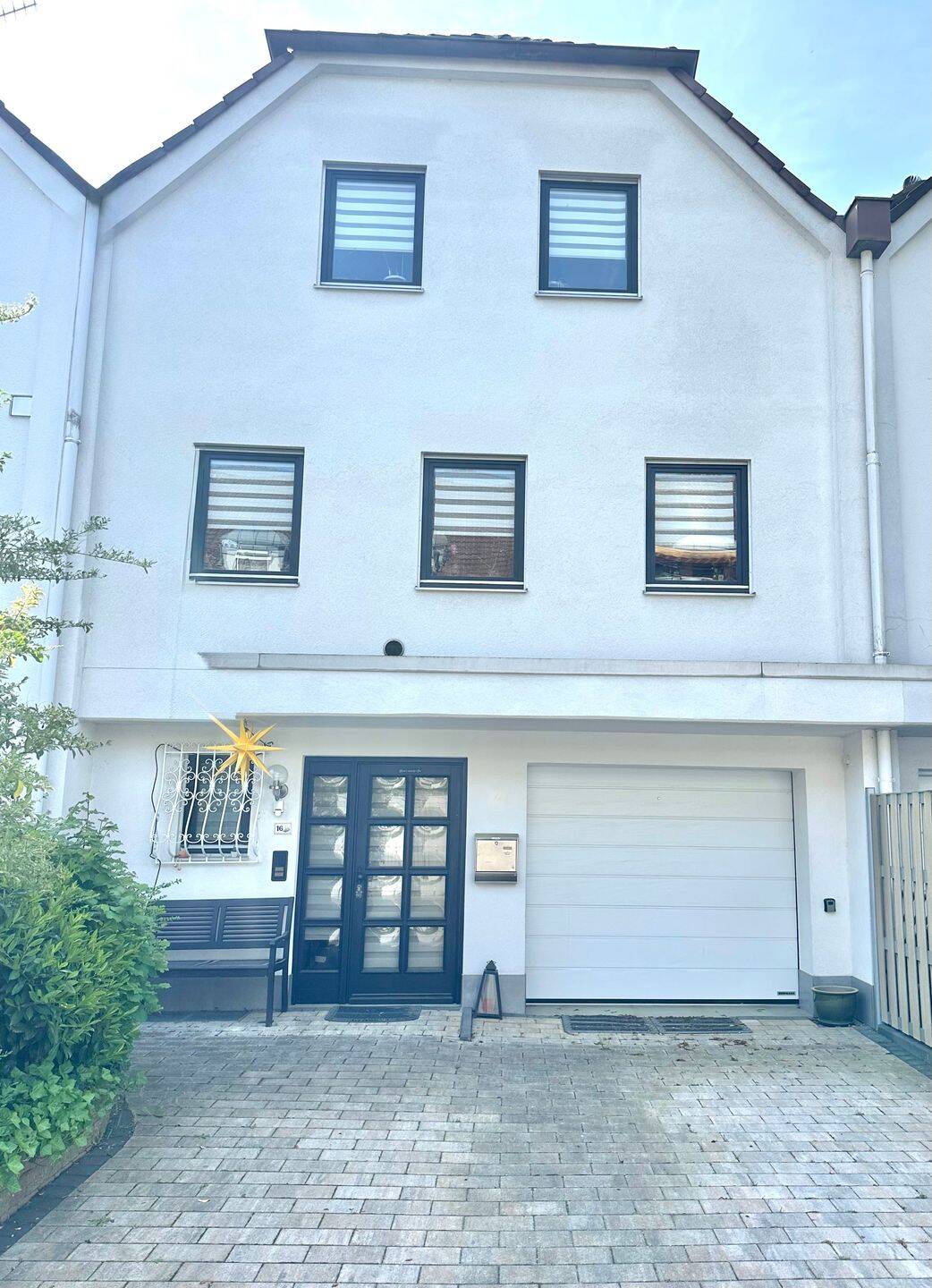 Repräsentatives Reihenmittelhaus mit Einliegerwohnung in Süd-Lage von Goldbach, 63773 Goldbach