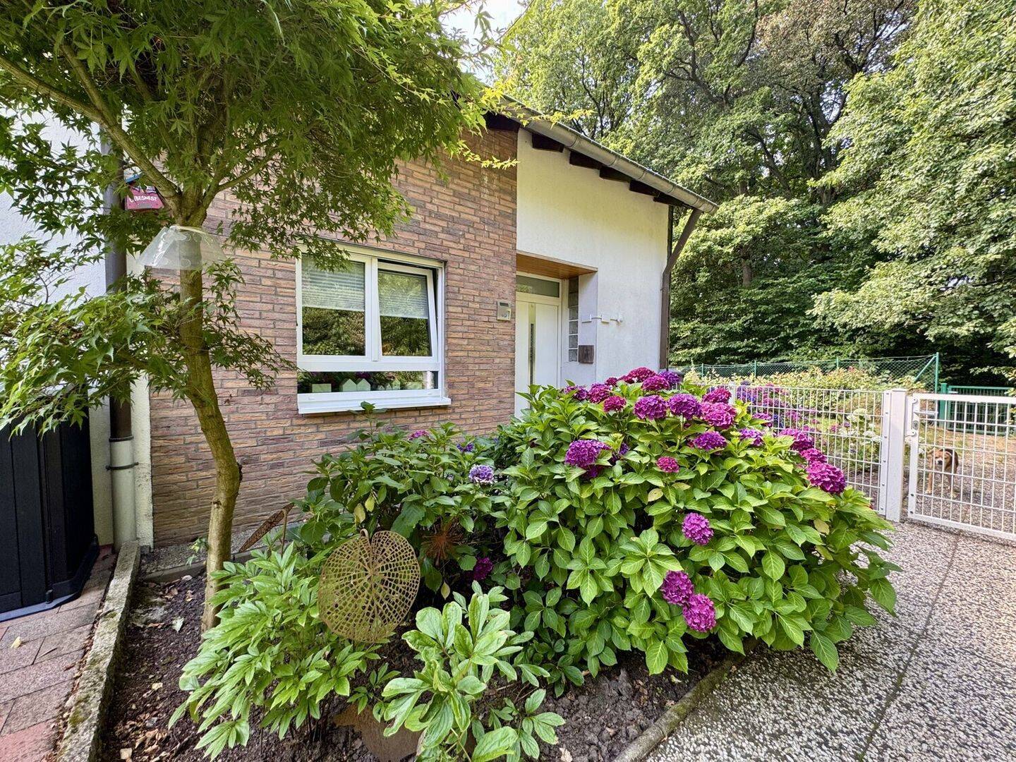 Modernisiertes Reihenendhaus mit großem Garten in direkter Waldrandlage, 58332 Schwelm