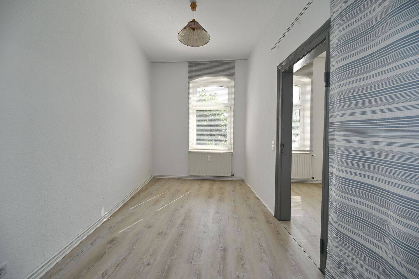 Eine Wohnung voll guter Wohnideen = Einbauküche = Gartennutzung = Erstbezug nach Sanierung, 6217 Merseburg