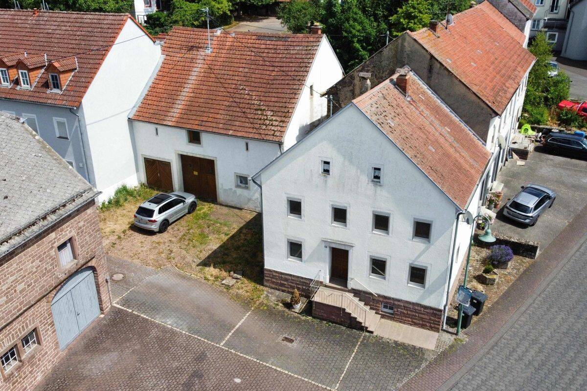 Gemütliches Einfamilienhaus mit Nebengebäude und zusätzlichem Gartengrundstück in Spangdahlem, 54529 Spangdahlem