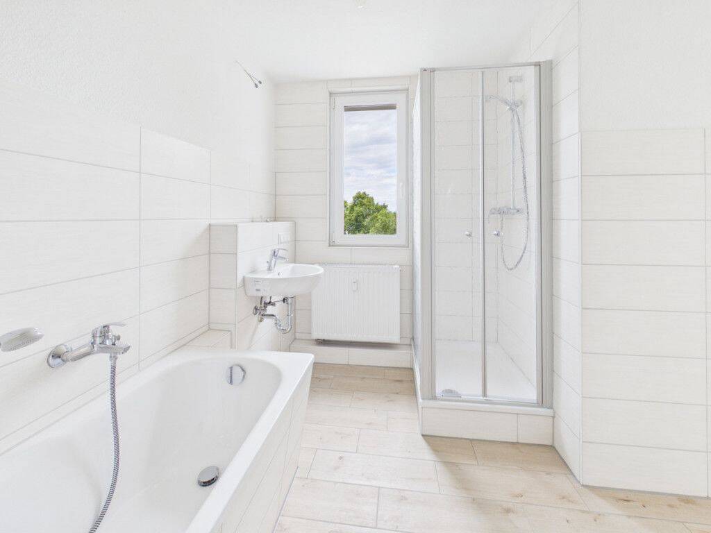 Erstbezug: 2-Zimmer mit großem Bad mit Wanne + Dusche nähe Zeisigwald! – Chemnitz – Bild 1 von 1