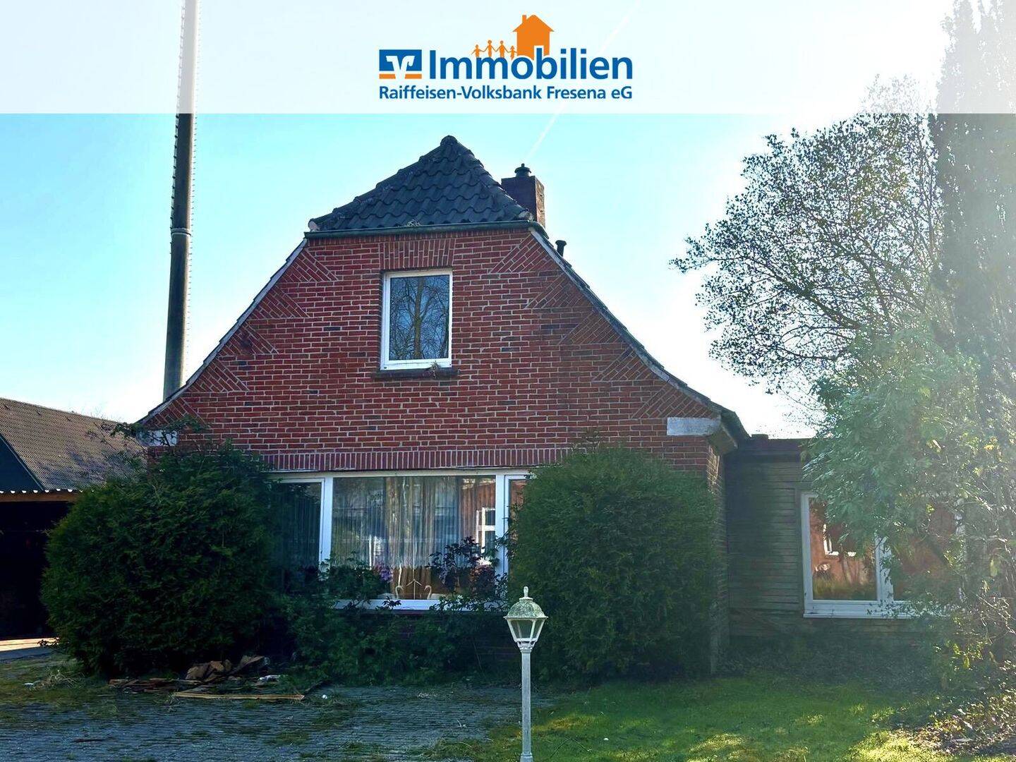 Einfamilienhaus in zentraler Lage in Hage – Perfekt für Handwerker – R E S E R V I E R T –, 26524 Hage