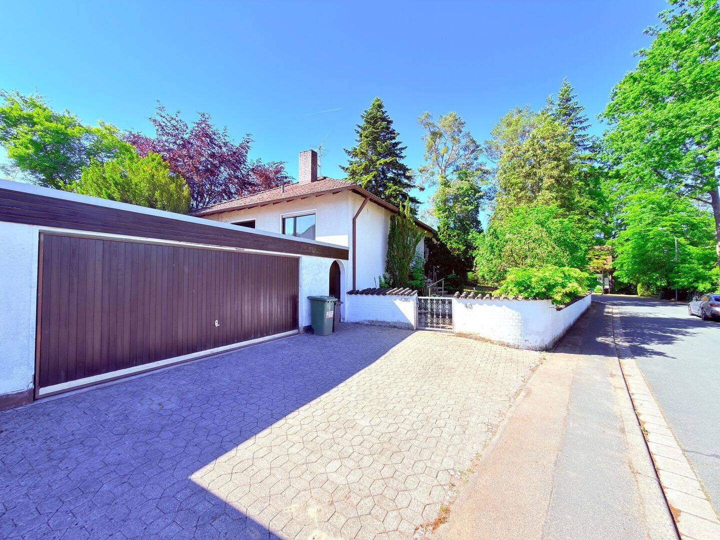 Massiver Bungalow auf Traum-Eckgrundstück mit Fernblick-Potenzial, 91341 Röttenbach