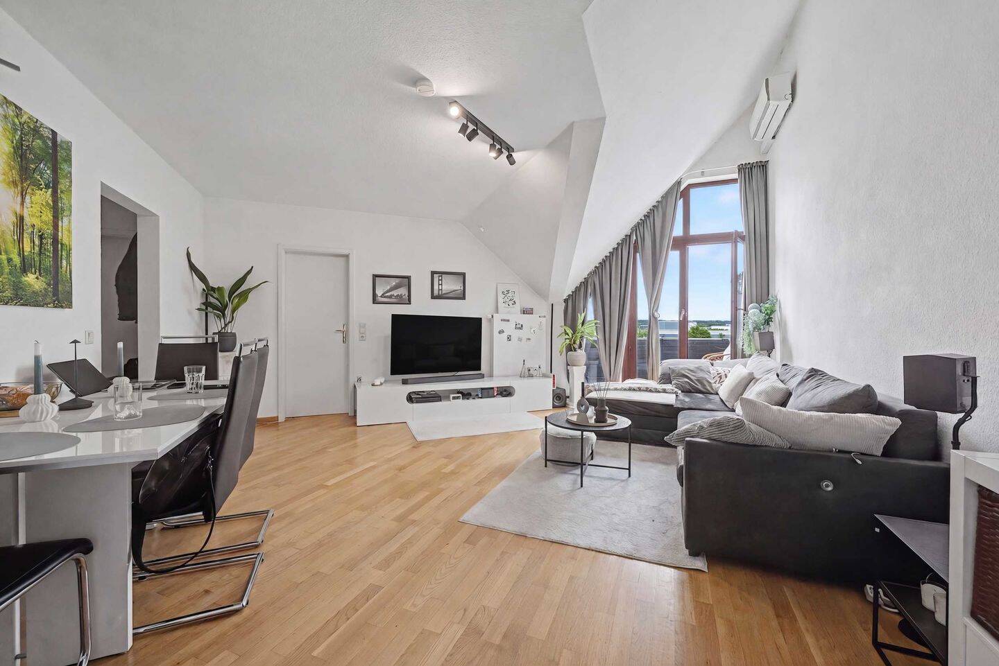 ZENTRAL UND BESTLAGE VON DIETZENBACH – 3-Zimmer-Wohnung mit Klimaanlage und TG-Stellplatz, 63128 Dietzenbach
