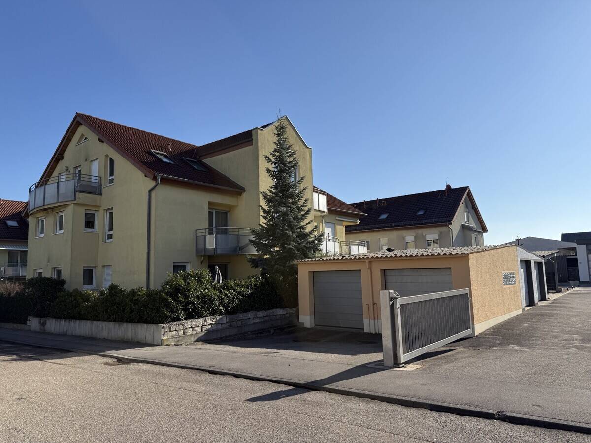 GEPFLEGTE 3-ZIMMERWOHNUNG MIT SÜDBALKON UND NEUER EINBAUKÜCHE, 74223 Flein
