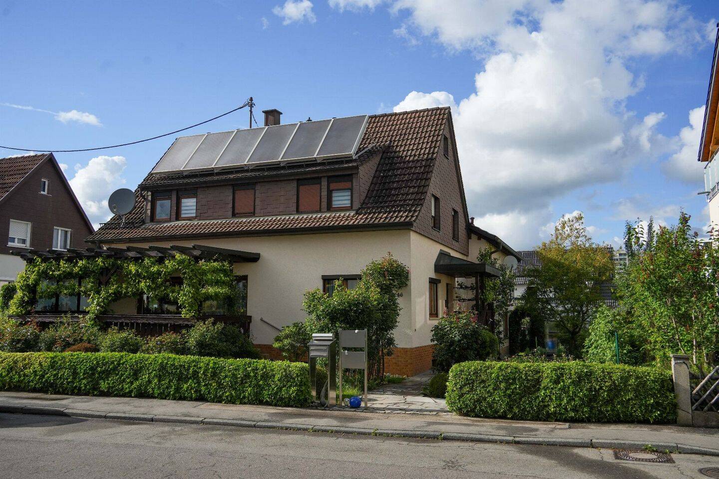 VERKAUFSSTART in Maichingen: Mehrgenerationenhaus in guter Wohnlage, 71069 Sindelfingen