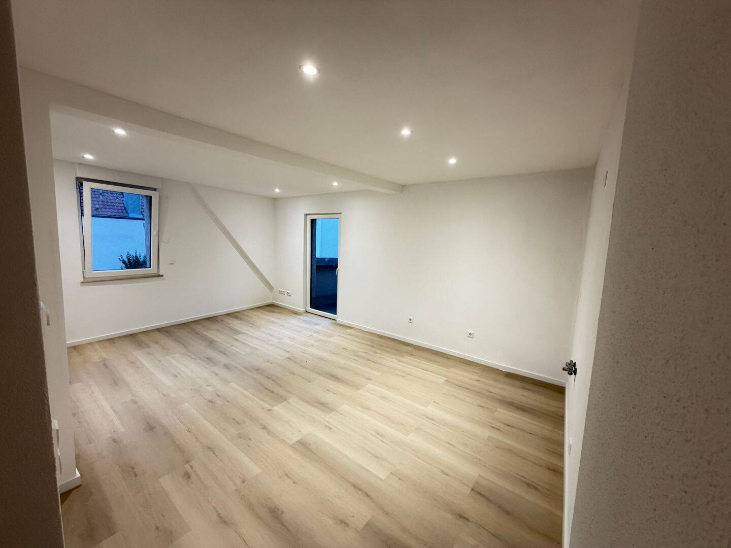 Erstbezug, Maisonette, Wohnung mit Balkon und Parkplatz, 74909 Meckesheim