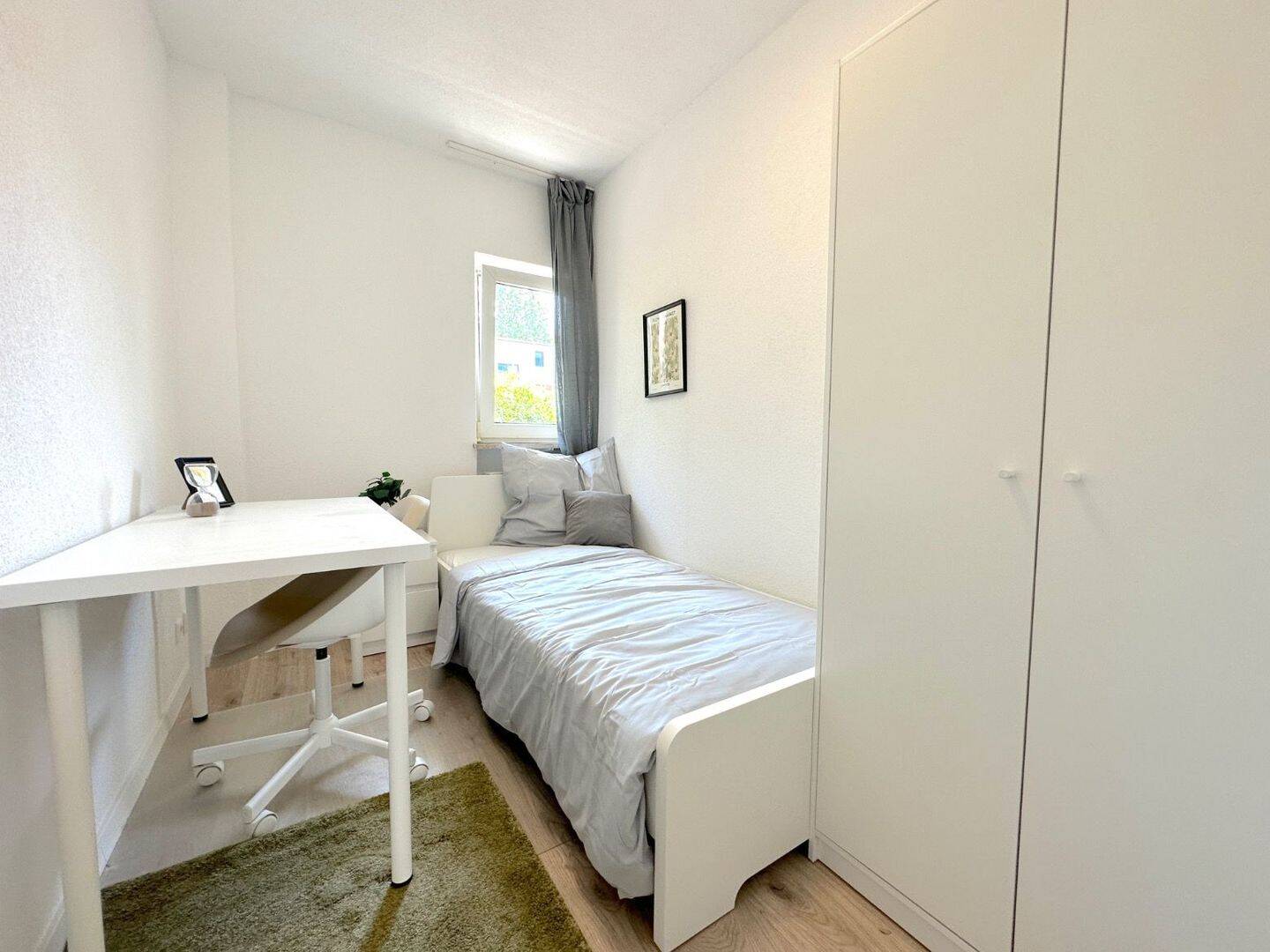 ?? Möbliertes Zimmer frei in gemütlicher 3er-WG – Liebigweg 5, Eschborn! – ab dem 01.09, 65760 Eschborn