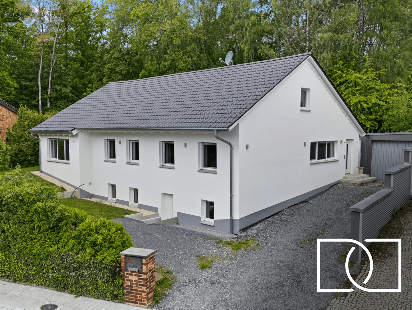 1.591m² Traumgrundstück! Kernsaniertes Einfamilienhaus mit ELW am Roten Hügel, 95445 Bayreuth