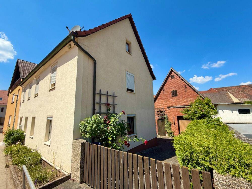 Gepflegtes Einfamilienhaus mit viel Potential in ruhiger Lage von Cadolzburg, 90556 Cadolzburg