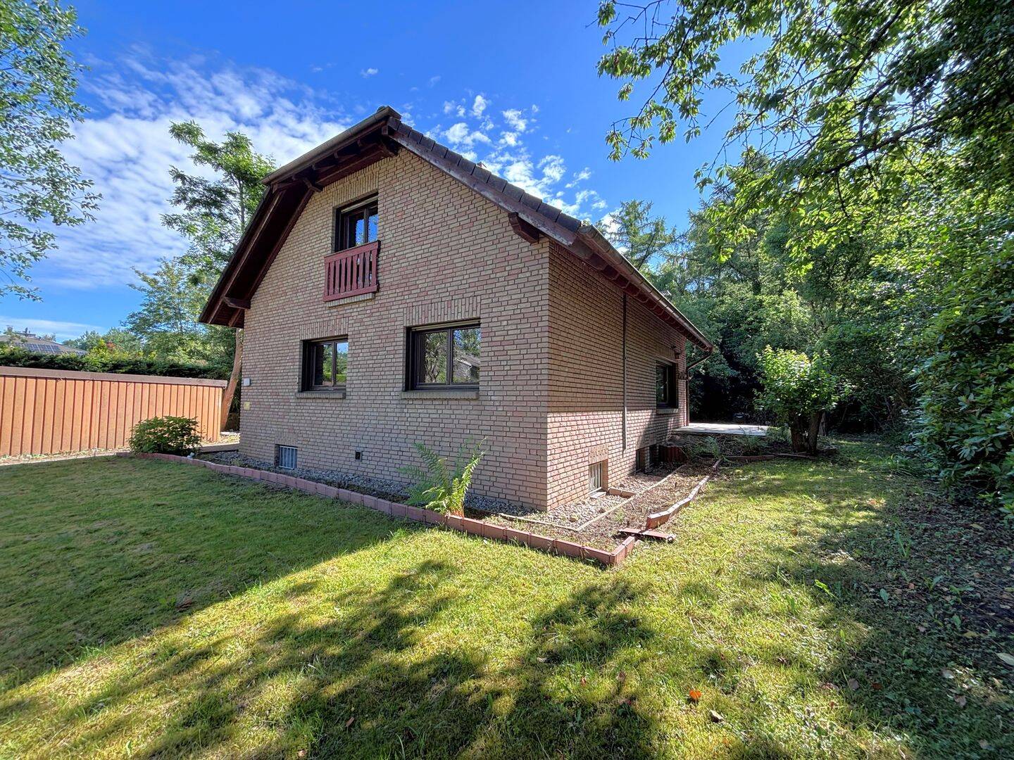 Wohldorf-Ohlstedt: Einzelhaus mit Renovierungsbedarf auf 844 m² Grundstück, 22397 Hamburg (Wandsbek Duvenstedt Lemsahl-Mellingstedt Wohldorf-Ohlstedt)