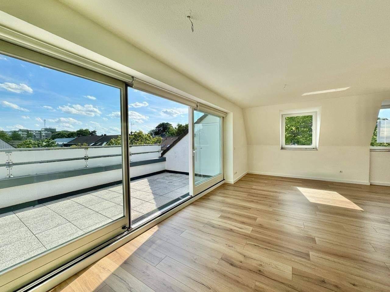 Moderne und top geschnittene DG Wohnung am Schmölderpark gelegen ! Große Terrasse !, 41239 Mönchengladbach
