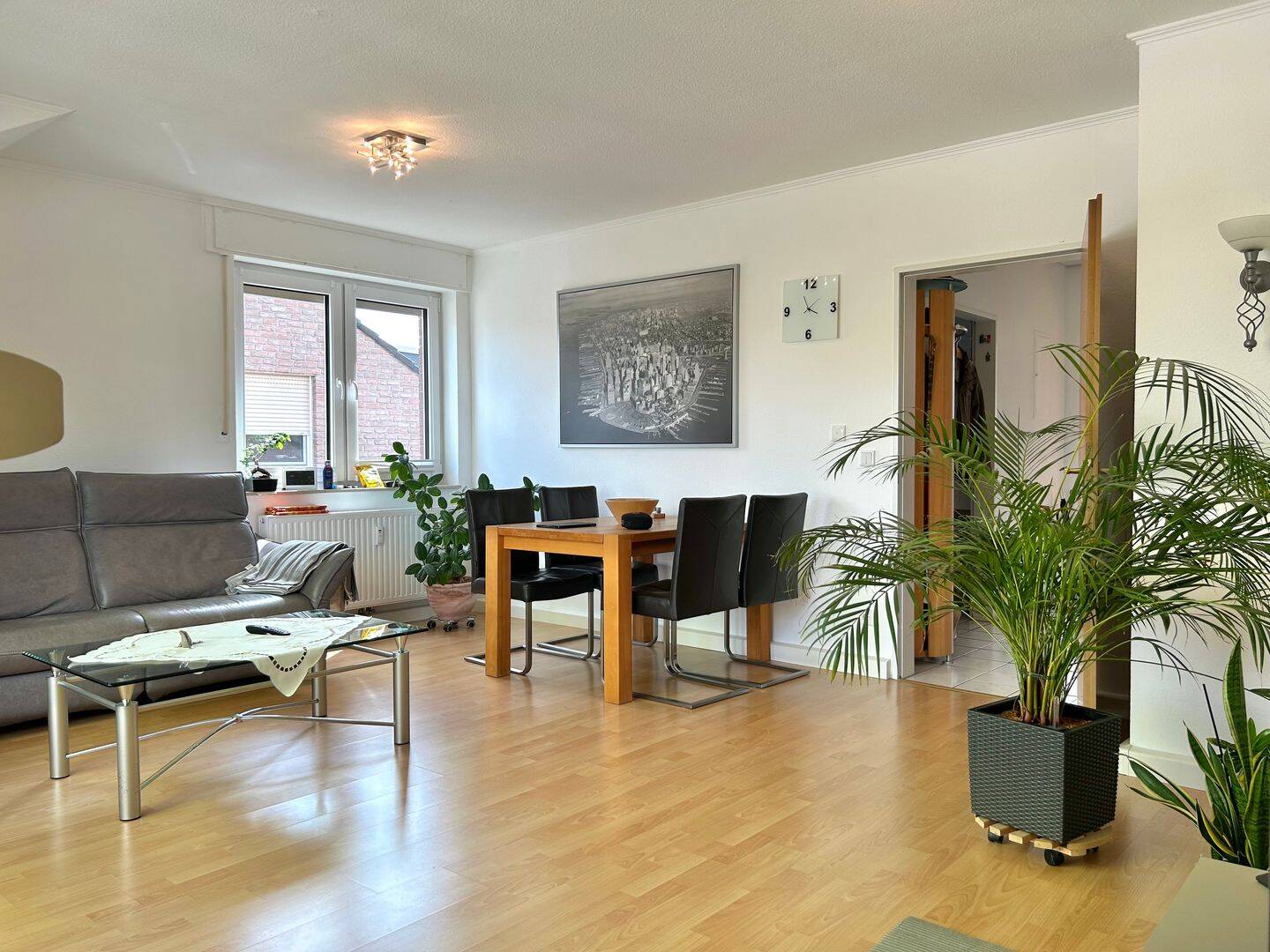 Helle Dachgeschosswohnung mit Westbalkon und Stellplatz in Dinslaken-Bruch in einer ruhigen Anliegerstraße, 46537 Dinslaken