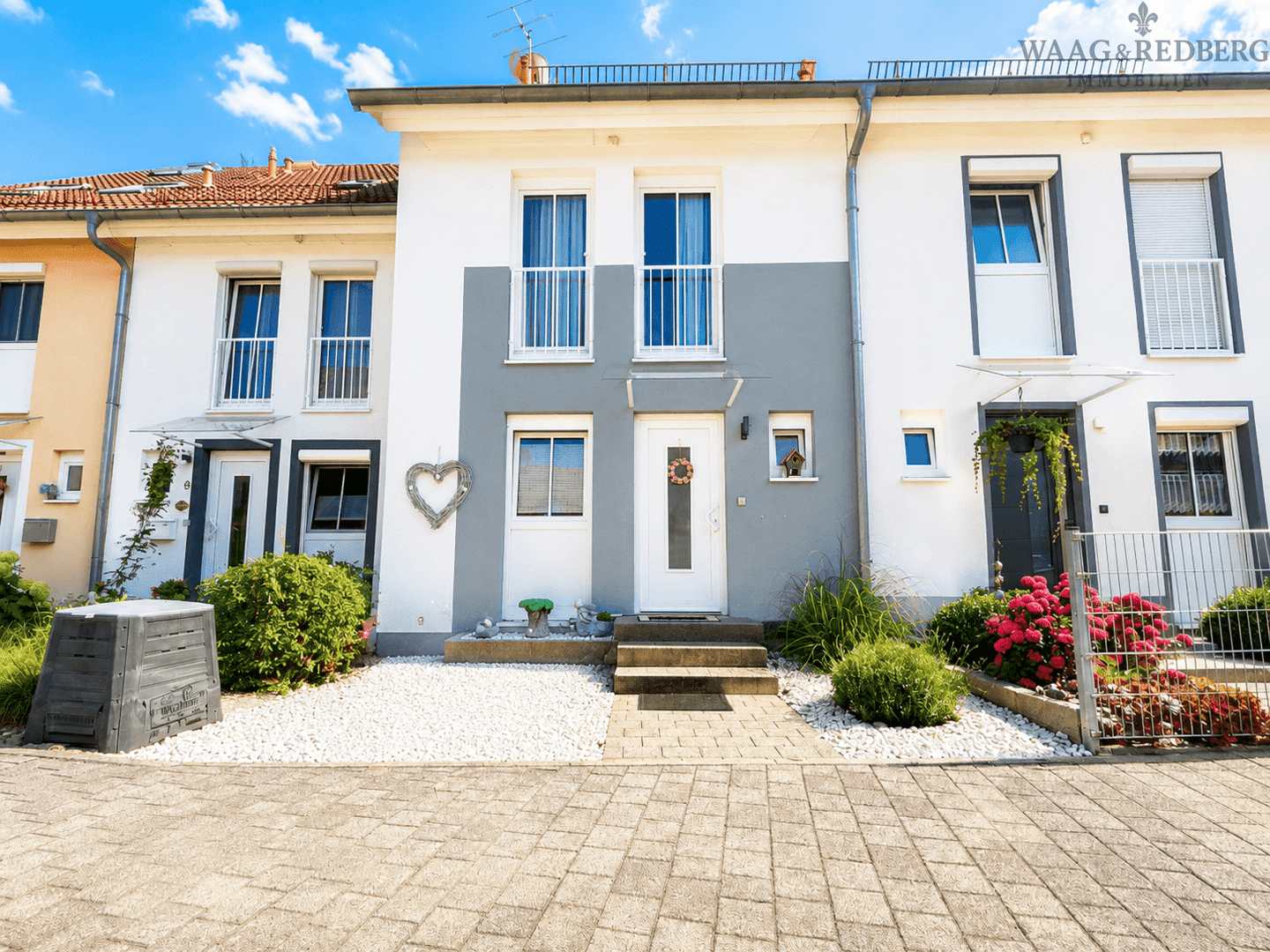 Modernisiertes Reihenmittelhaus mit neuer Traumküche, Garage und sonnigem Garten, 90574 Roßtal