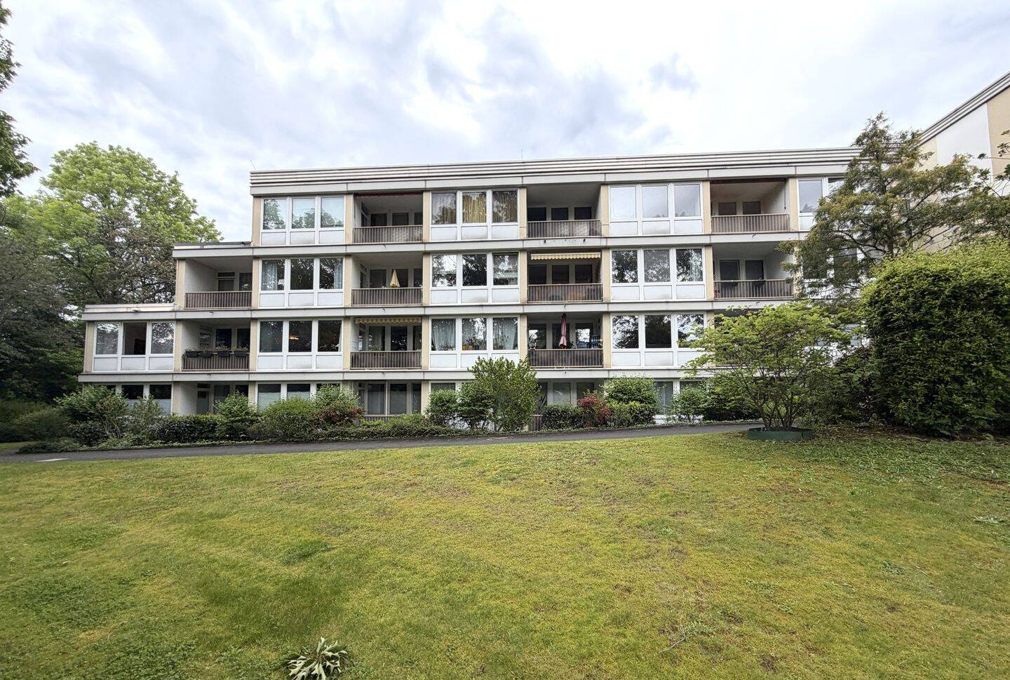 Attraktive 2-Zimmer-Wohnung mit Balkon und Aufzug in Bonn-Hochkreuz, 53175 Bonn (Bad Godesberg Friesdorf Plittersdorf)