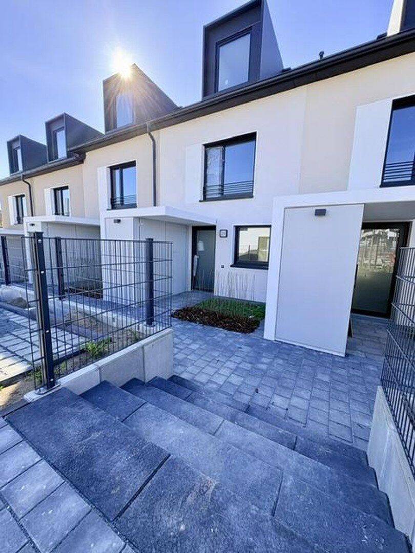 ERSTBEZUG 145qm Familienfreundliche Neubauhaus mit 2 Stellplätzen nähe U2 Röthenbach, 90547 Stein