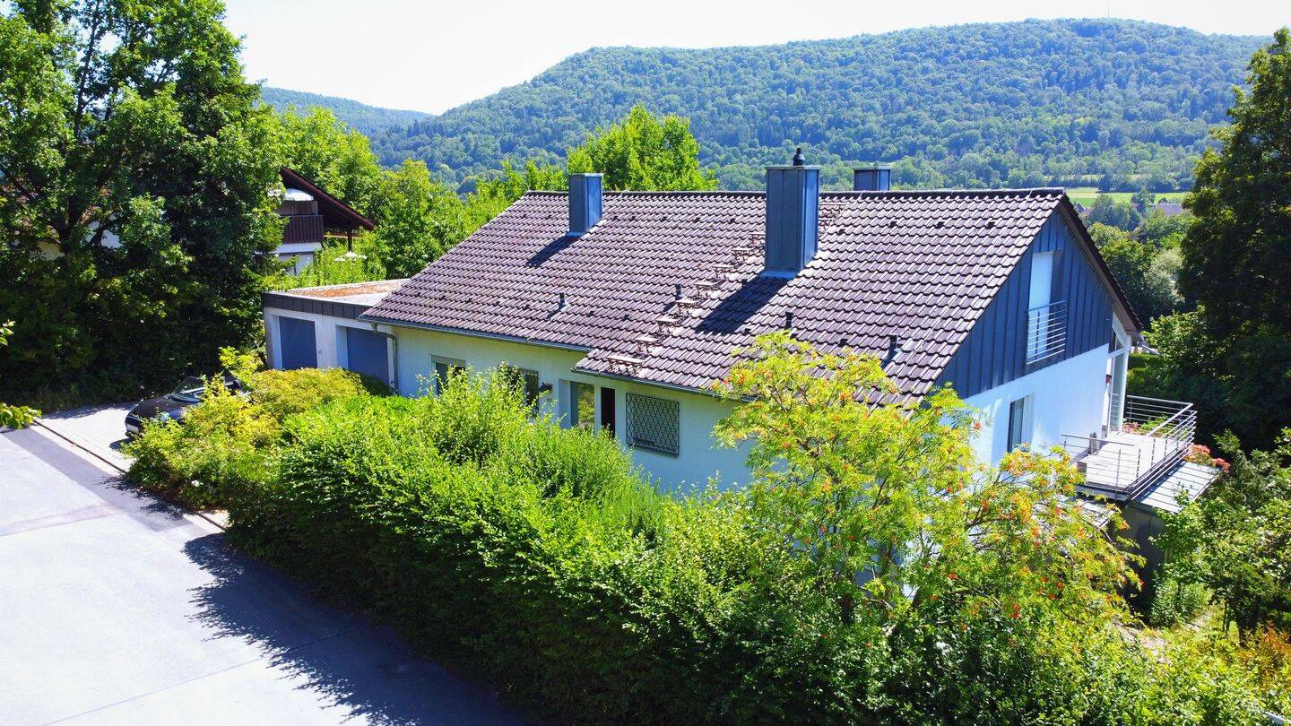 Architektenhaus mit zwei Garagen und großem Garten in Ebermannstadt, 91320 Ebermannstadt